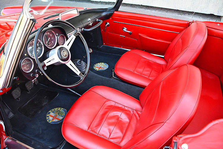 Alfa Romeo 2000 Spider Touring_16